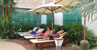 Palm Spring Resort & Spa - Rangoon - Zwembad