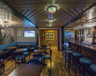 Mary-Ann's Polarrigg - Longyearbyen - Bar