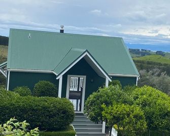 Hilltop Cottage in Ohiwa with beautiful range and beach views - Opotiki - Building