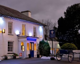 Feathers Hotel Bar and Restaurant - Aberaeron - Budova