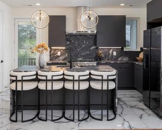NEW Homes - Sleeps 24 guests with 2 rooftop heated pools & skyline views - Nashville