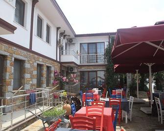 Yeni Bademli Konukevi - Gökçeada - Terasa