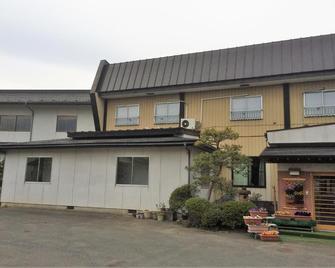 Iris Yu - Hiraizumi - Building