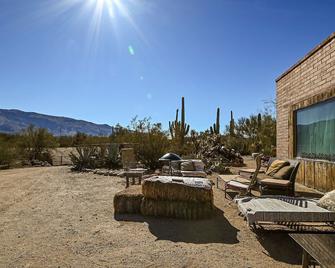 Knightly's Ranch Guesthouse - Tanque Verde - Patio