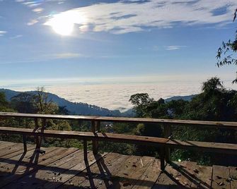 Doi Pumuen Lahu Homestay - Mae Ai - Balcony