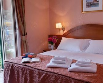Hotel Squarciarelli - Grottaferrata - Bedroom