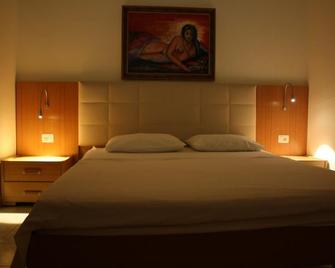 Hotel Martini - Vlorë - Bedroom