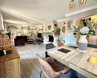Renovated house with swimming pool, garden, and air conditioning throughout the house - Saint-Didier