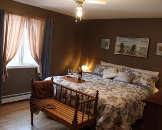 Perfect Location - 10 Minutes From Downtown Charlottetown - Charlottetown - Bedroom