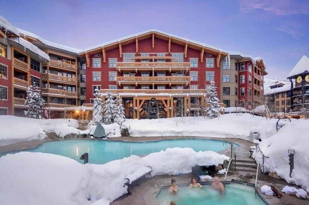 Village Center Stage Premium 3Bedroom - 3Bath Suite - Overlooking Gondola Square - ממות' לייקס - בניין