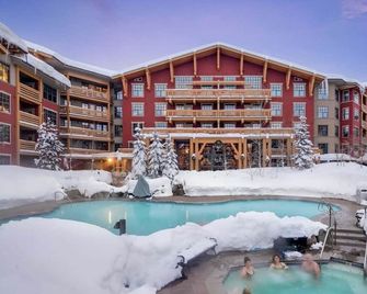 Village Center Stage Premium 3Bedroom - 3Bath Suite - Overlooking Gondola Square - Mammoth Lakes - Bâtiment