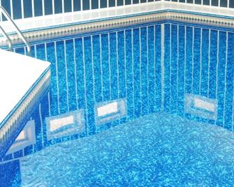 Spacious family friendly home with a heated indoor pool - Eau Claire - Pool