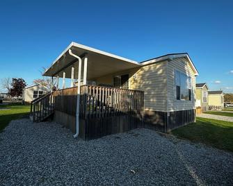 Falcon Cottages - Niagara-on-the-Lake - Building