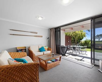 The Sandcastle - Papamoa Holiday Apartment - Papamoa - Olohuone