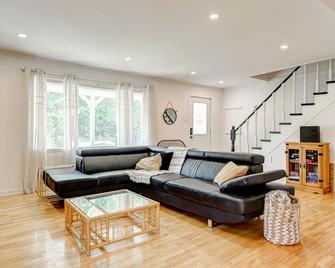 La Casa del Plage - Spa privé et Hamak - Sainte-Lucie-des-Laurentides - Вітальня