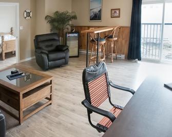 Inner Harbor Inn - Shelburne - Вітальня