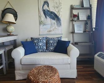 Bogue Shores 264 - Atlantic Beach - Living room