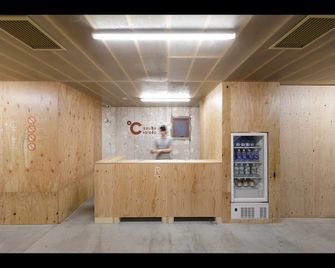 Do-C Ebisu - Tokyo - Front desk