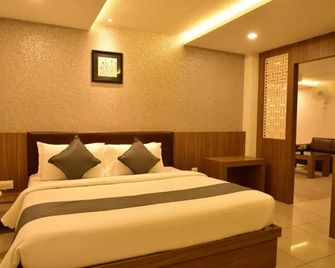 White Suite Hotel - Kozhikode - Schlafzimmer