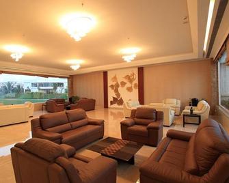 Denissons Hotel - Hubli - Lounge