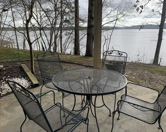 Lakefront Guest House On Neely Henry Lake With Swim/Boat Dock Canoe Creek Area - Ashville - Patio