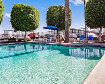 SureStay Hotel by Best Western Phoenix Airport - Phoenix - Pool