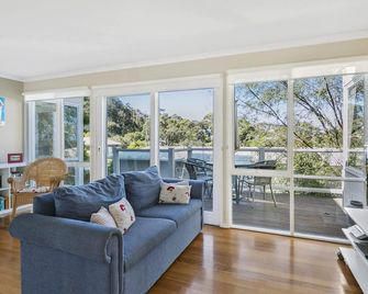 Christoe - Byo Linen - Lorne - Salon