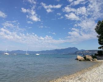 Villetta Sol in Colà on Lake Garda - Colà - Strand
