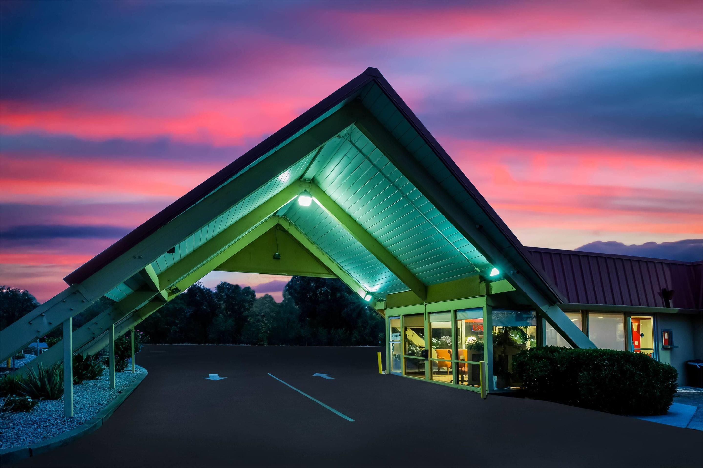 Travelodge by Wyndham Red Bluff - Red Bluff - Gebäude