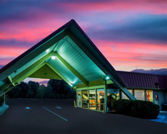 Travelodge by Wyndham Red Bluff - Red Bluff - Gebäude