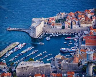 SUNce Palace Apartments with free offsite parking - Dubrovnik