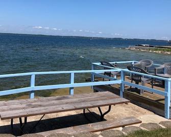 Great Sunsets/Waterfront Cottage!! Amazing Sunset Views! - Cape Vincent - Balcony