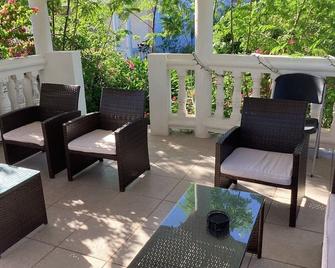 Colwins #4 For Families/Couples/Singles Sleeps 4 - Cockburn Town - Patio