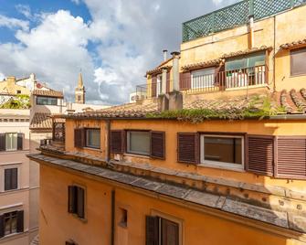 Daplace - White Rooms in Navona - Rome - Building