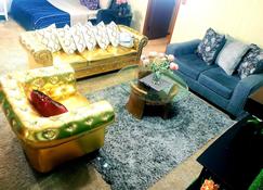 Luxury 3R2B kingbed House sleeps eight - Snellville - Sala de estar