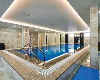 Aisha Bibi Hotel & Spa - Astana - Pool
