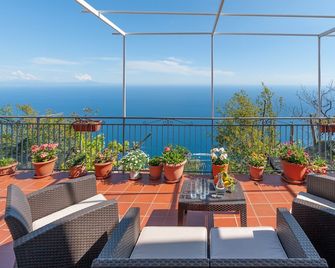 La Casa del Sole: Your Panoramic and Relaxing Holiday Retreat - Lettere - Balcón