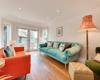 2 The Old Vicarage - Wangford - Living room