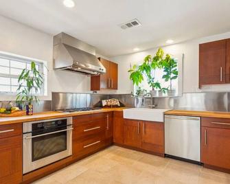 Charming 3-bedroom house in fabulous Dallas with WiFi, AC - Dallas