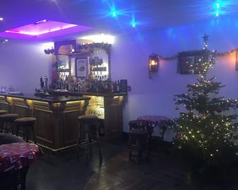 Beautiful Melford House Hotel in Farnborough Park - Farnborough - Бар