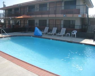 Motel 8 - Maricopa - Pool
