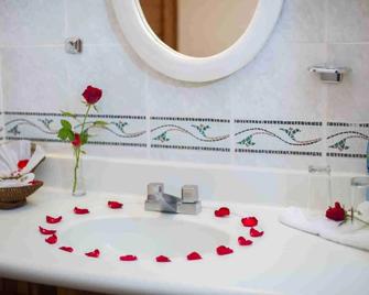 Banana Palms Hotel - Lívingston