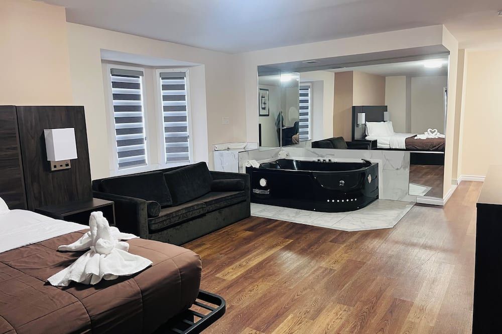 Falls Lodge and Suites - Niagara Falls