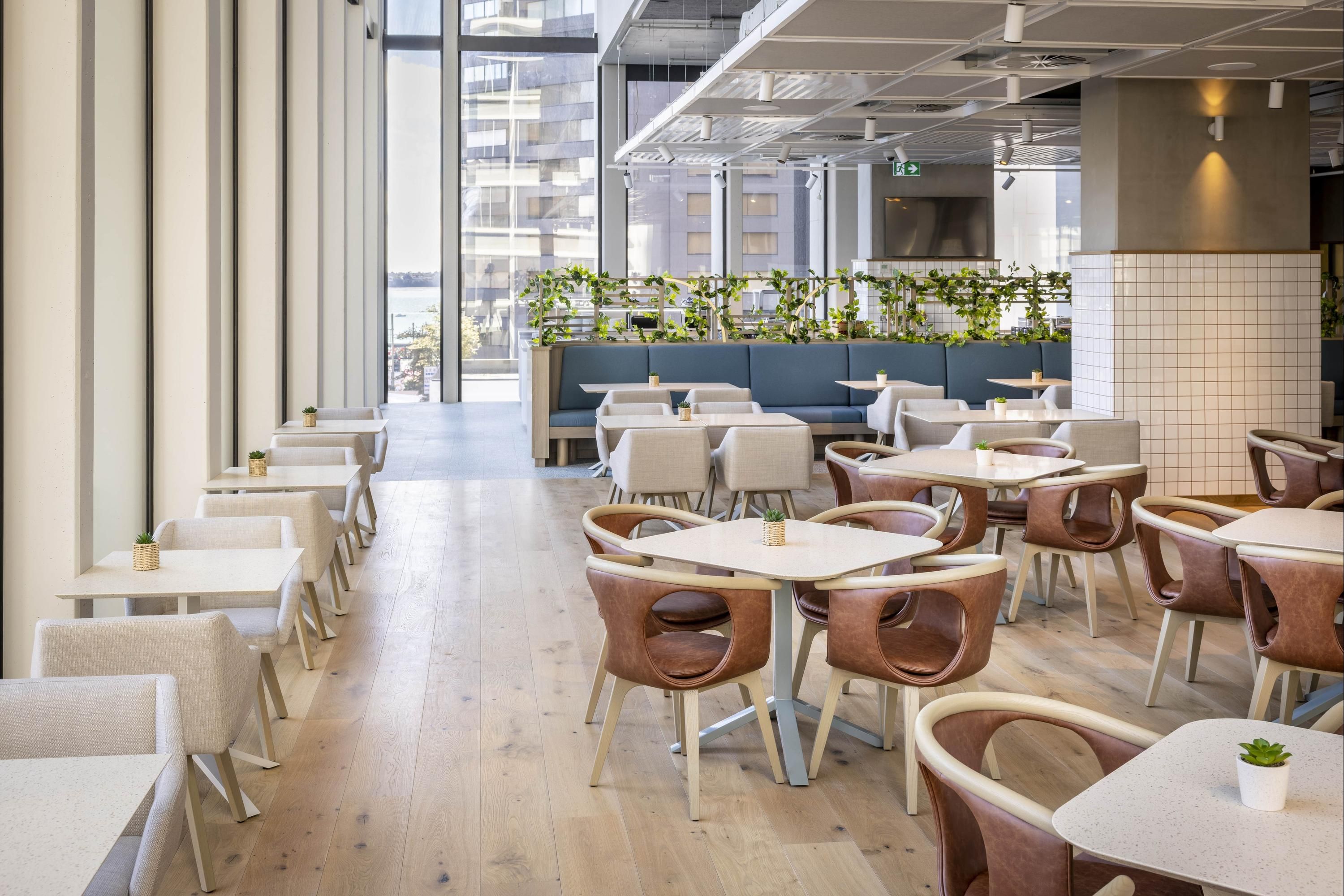 هوليداي إن إكسبرس أوكلاند سيتي س نترب باي آيتش جي - أوكلاند - مطعم