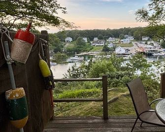 Harborside Cottage #1 on Working Fisherman's Harbor with Shared Dock and Float - New Harbor - Balcony
