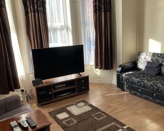 Chorlton Townhouse - Manchester - Living room