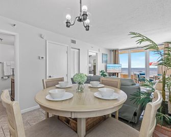 Oceania Beach Club - New Smyrna Beach - Comedor