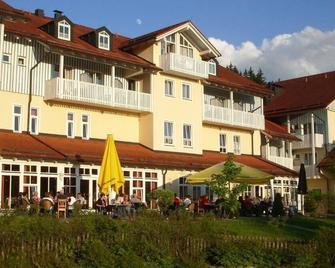 Private 27 m² double room in the Ahornhof, free use of pool+bath+sauna - Lindberg - Gebouw