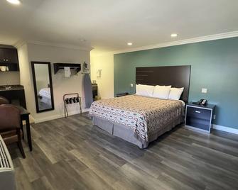 Garden Inn & Suites - Glendora - Bedroom