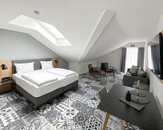Alpenglühen Smart Hotel - Olching - Bedroom